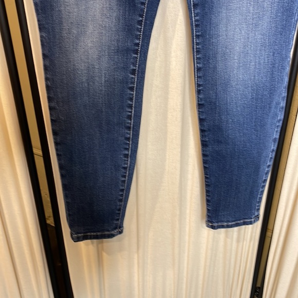 MAURICES HIGH RISE STRETCHY SKINNY JEANS SIZE LARGE - Picture 4 of 10